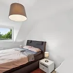 Aarper Boutique I Messe, Airport, Netflix & Forest Apartment